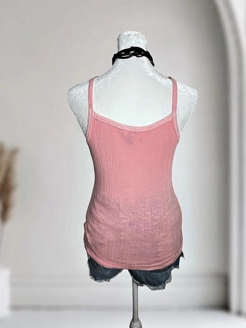 Universal Thread Pink Ribbed V-Neck Tank Top Medium - Picture 3 of 8